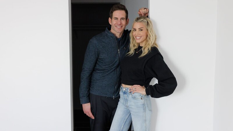 Tarek and Heather Rae El Moussa, as seen on The Flipping El Moussas, Season 2. – Bild: Warner Bros. Discovery, Inc. or its subsidiaries and affiliates /​ Sean Rosenthal
