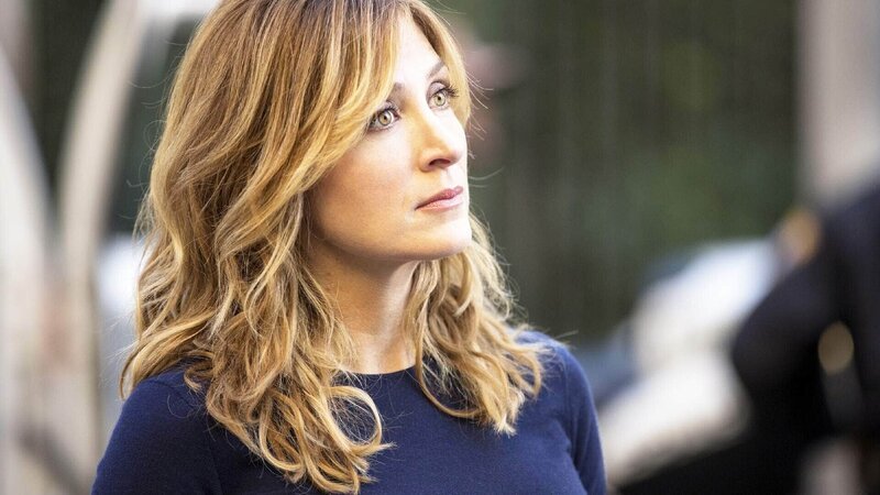 In einem Müllcontainer im Gewerbegebiet von Boston wird die Leiche einer unbekannten jungen Frau aufgefunden. Maura Isles (Sasha Alexander) ermittelt. – Bild: VOX, Warner Bros.