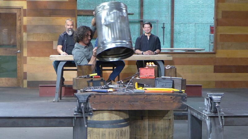 In the front: Wil Willis  In the back, L-R: Jason Knight, Doug Marcaida – Bild: A&E Television Networks Lizenzbild frei