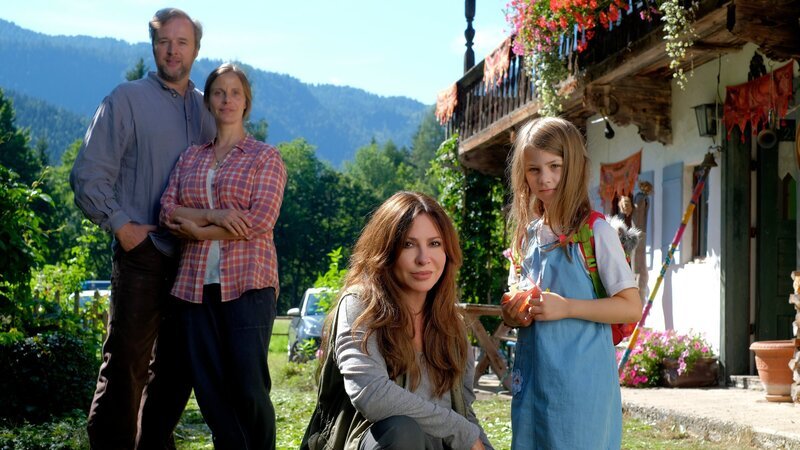 Gregor Krug (Stephan Grossmann), Stefanie Krug (Julia Jäger), Katja Baumann (Simone Thomalla) und Lea Krug (Elin Paasch). – Bild: ZDF und Jacqueline Krause-Burberg
