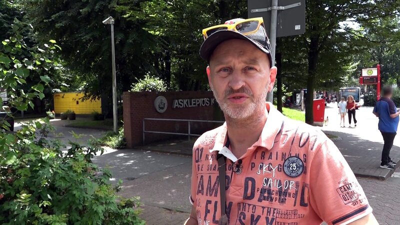 Olis Lebensgefährte Ricky wird mit Verdacht auf Schlaganfall ins Krankenhaus eingeliefert. Ein großer Schock für Oli und eine weitere Prüfung für das Paar. – Bild: RTLZWEI