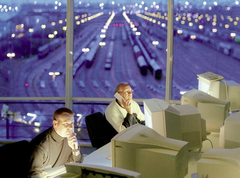 Das Stellwerk Frankfurt der Deutschen Bahn. – Bild: SWR