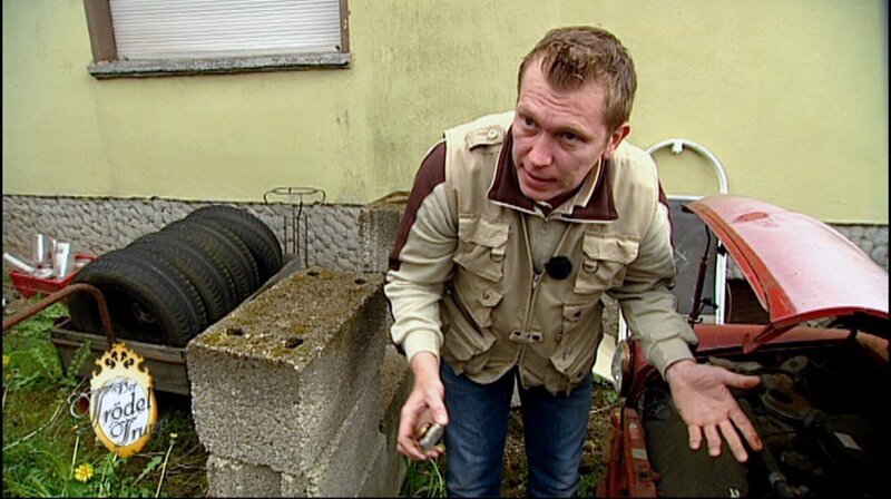 Trödelprofi Otto ist entsetzt über den Zustand des Mini Cooper, der bei Klaus hinter dem Haus so vernachlässigt wurde.. – Bild: RTL Zwei