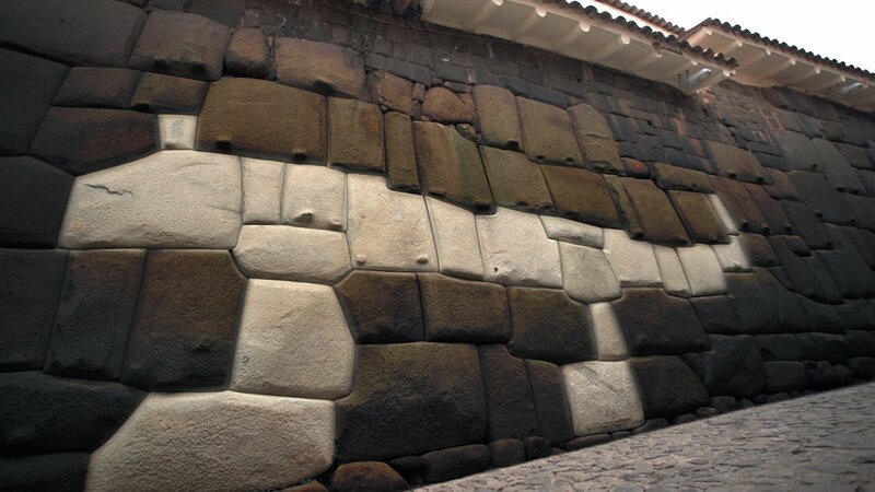 Der Puma ist eines der zentralen Tiere in der Mythologie der Inka. Seine Form findet sich an verschiedenen Stellen – in Mauern oder sogar im Grundriss ihrer Städte. – Bild: ZDF und Pernel Media