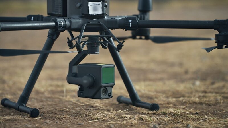 Mit Lidar-Sensoren ausgestattete Drohnen erfassen Flächen von oben. Die Technik durchdringt Vegetation und macht verborgene Inka-Strukturen sichtbar. – Bild: ZDF und Pernel Media