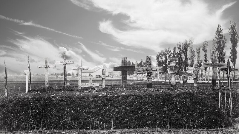 Preußische Offiziersgräber der Schlacht von Gravelotte und St. Privat auf dem Schlachtfeld des 18. September1870 bei Ste-Marie-aux-Chęnes südwestlich von Metz. – Bild: ZDF und Bibliothèques-Médiathèques de la Ville de Metz