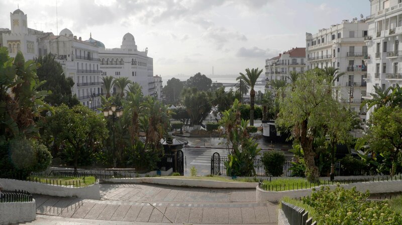 Die Hauptstadt Algier mit etwa 2,2 Millionen Einwohnern ist das wirtschaftliche, kulturelle und historische Zentrum des Landes. Berber, Araber und in der Kolonialzeit Franzosen haben hier ihre Spuren hinterlassen. – Bild: NDR/​Vincent Productions