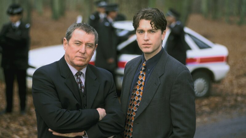 Und wieder haben es Barnaby (John Nettles, l.) und Troy (Daniel Casey, r.) mit einem Mord zu tun. – Bild: ZDFneo
