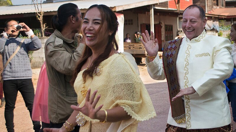 David and Annie enjoy their parade through her village. – Bild: Discovery Communications