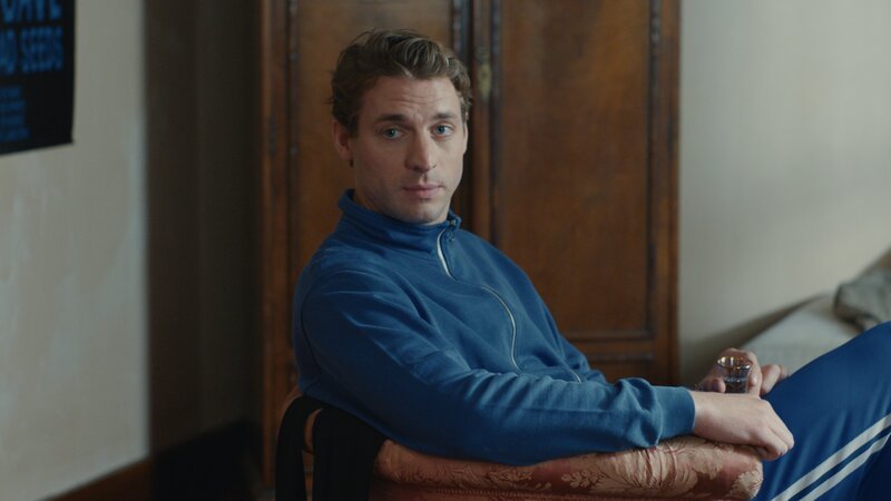 Um sich mit seiner Ex-Freundin zu versöhnen, macht Sasha (Damien Chapelle) ihr ein verlockendes Angebot. Ist es vielleicht zu schön, um wahr zu sein? – Bild: ZDF und OCS and TELFRANCE&CIE