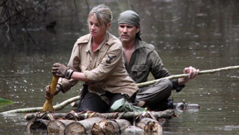 Ruth and Myke Hawke paddling on the raft that they made in Peru episode. – Bild: Discovery Communications