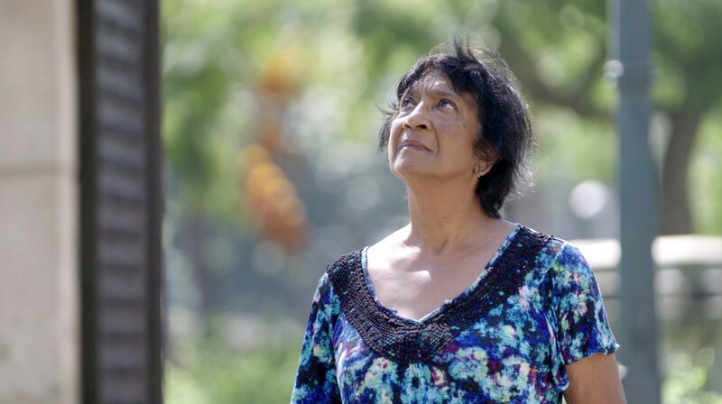 Reden Frauen und Männer anders über den Krieg? Ja, meint die ehemalige Hohe Kommissarin der Vereinten Nationen für Menschenrechte Navanethem Pillay. Über Jahrtausende waren Frauen nur die Beute, eine Trophäe des Krieges. Bis sie kam. – Bild: WDR/​Labo M GmbH