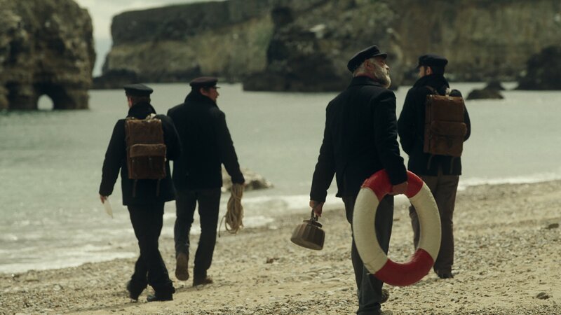 Mit ein paar Habseligkeiten ausgesetzt am Ende der Welt. – Bild: ZDF und Jürgen Stumpfhaus