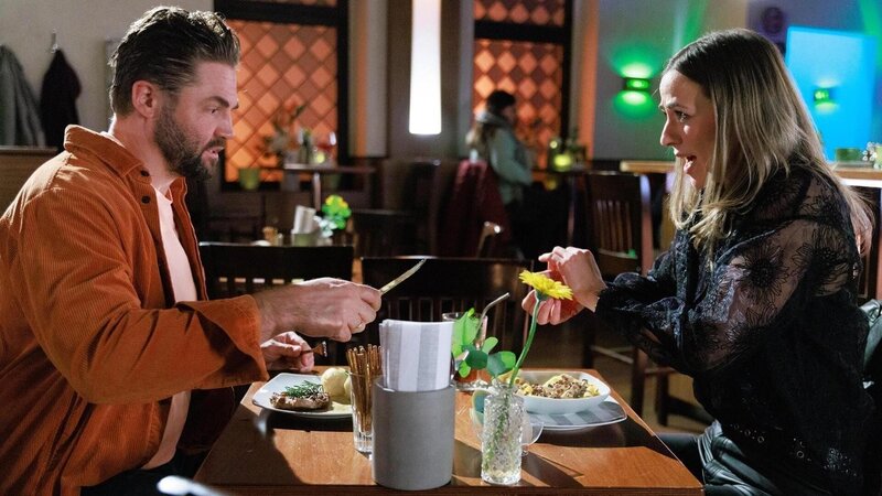 Unter uns (UU) 7821: Ein gefährliches Date – fernsehserien.de