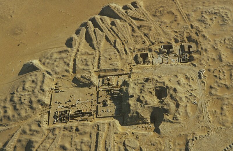 Egypt --- Excavation of Tomb of Pepi I and pyramids of queens and consorts – Bild: 167/​Kenneth Garrett /​ Corbis