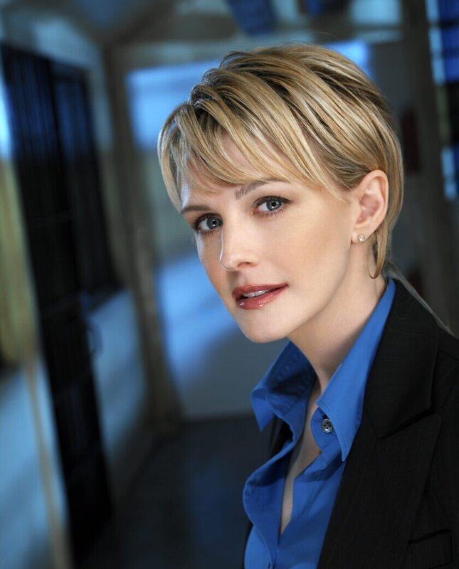 (2. Staffel) – Sie ist besitzt einen logisch, denkenden Verstand und die nötige Wärme, um sowohl ihre Fälle zu lösen, wie auch um sich in die Hinterbliebenen hinein zu versetzen: Lilly Rush (Kathryn Morris) – Bild: Warner Bros. Television