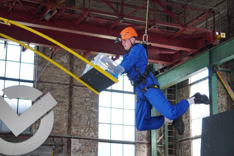 Wer sind die besseren Raumfahrer*innen? Im Duell Mädchen vs. Jungs wird sich zeigen, welches Team es besser kann: die Mädchen oder die Jungs? – Bild: ZDF/​Katharina Barnick