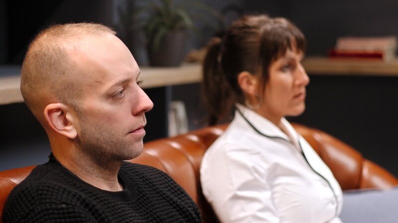 Sabrina (29) und Sebastian (34) sind seit fünfeinhalb Jahren ein Paar. Sie reden oft aneinander vorbei. So enden kleine Meinungsverschiedenheiten in großen Streitereien. – Bild: NDR/​Picture Punks