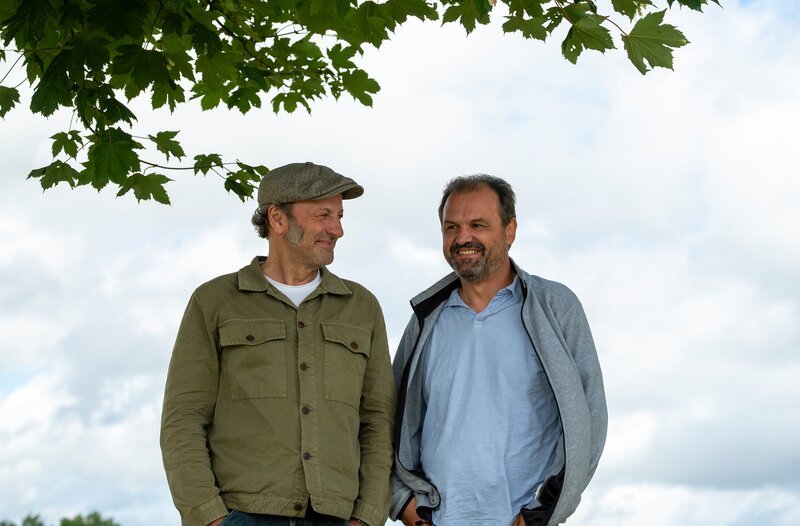 Von links: Max Schmidt und Rolf Grassler. Weiteres Bildmaterial finden Sie unter www.br-foto.de. – Bild: BR/​south & browse GmbH/​Susanne Bernhard