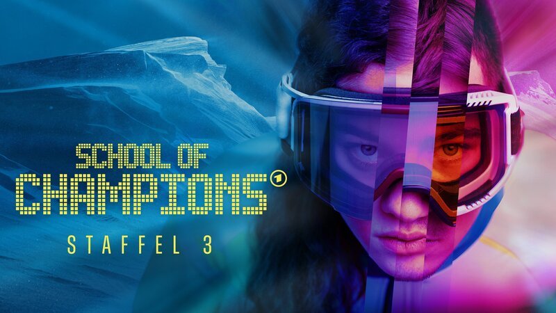 Key Visual/​Cover Sendereihenbild mit Typo zu „School of Champions“ Staffel 03. Im Bild: Person mit Skibrille und dramatischen Lichteffekten vor verschneiter Bergkulisse. – Bild: Stefanie Leo /​ BR /​ ORF /​ Superfilm Filmproduktions GmbH