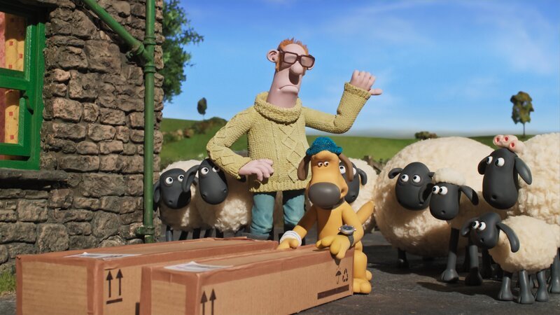 Der Farmer hat große Pakete erhalten, Bitzer und die Schafe sind gespannt, was da drin ist. – Bild: WDR/​Aardman Animation Ltd.