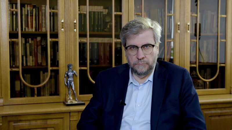 Russischer Journalist, Fernsehmoderator und Experte für Internationale Beziehungen in Moskau. – Bild: WDR/GTVdocs GmbH Russischer Journalist, Fernsehmoderator und Experte für Internationale Beziehungen in Moskau. – Bild: WDR/GTVdocs GmbH