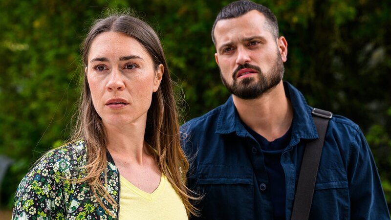 Können Betty (Henrike Hahn) und Tarik (Nicolas Fethi Türksever) ihre Konflikte hinter sich lassen? – Bild: ZDF und Willi Weber