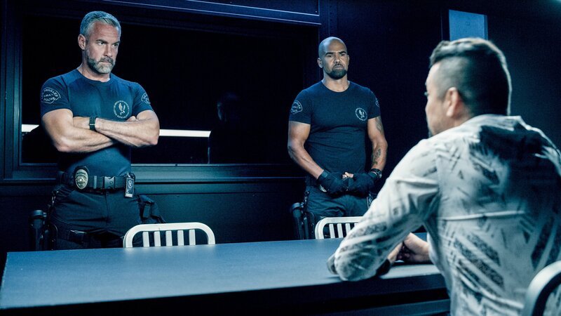 (v.li.): Jay Harrington (David Kay), Shemar Moore (Daniel ‚Hondo‘ Harrelson). – Bild: ORF/​Sony Pictures/​CBS