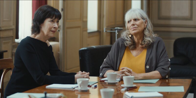 Dianes (Anne Alvaro, l.) vorschnelles Handeln beschert Nadia Menour (Brigitte Sy, r.) und der Opéra ein großes Problem. Die Aufführung eines bereits eingeplanten Stücks muss wegen rechtlicher Probleme neu verhandelt werden. Um diese fatale Situation abzuwenden, muss eine Lösung her, und zwar sofort. – Bild: ZDF und Victoria Production (Newen France)