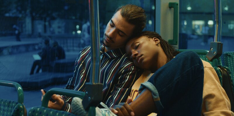 Das erbarmungslose Training für den Ballettwettbewerb in Varna verlangt Flora (Suzy Bemba) und Pablo (Roque Rodriguez) viel ab. Doch gemeinsam spornen sie sich zu Höchstleistungen an. – Bild: Victoria Production (Newen France) und ZDF