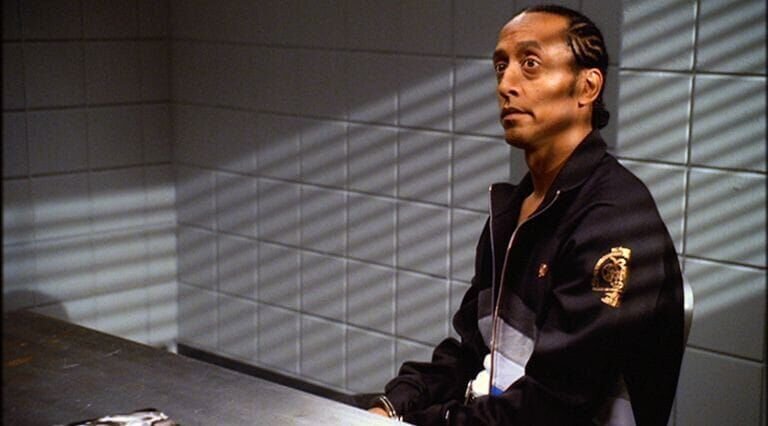 Ein bekannter Rapper wird vor dem Gebäude eines Radiosenders tot aufgefunden. Luther Pinkston (Andre Royo) ist einer der Verdächtigen. – Bild: VOX