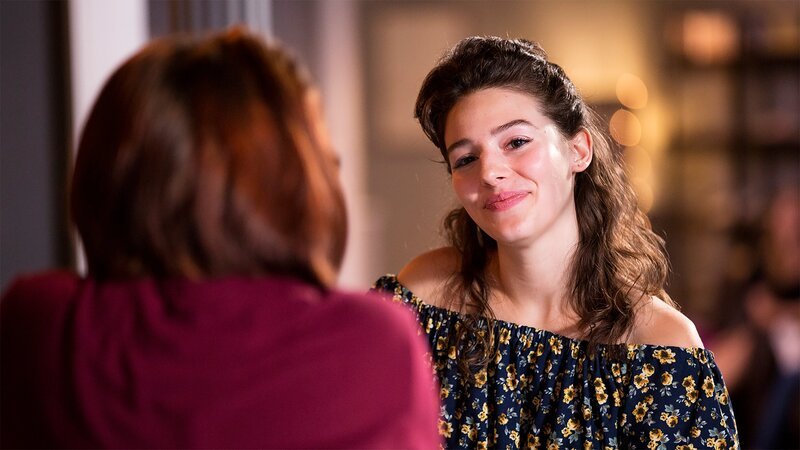 Evelyn smiles. – Bild: Discovery Communications