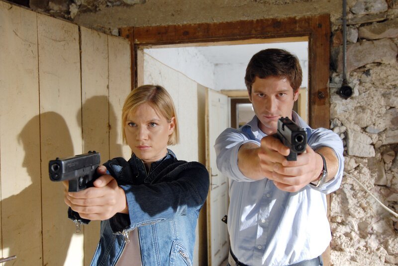 Kristina Sprenger (Karin Kofler), Andreas Kiendl (Klaus Lechner). – Bild: ORF 1