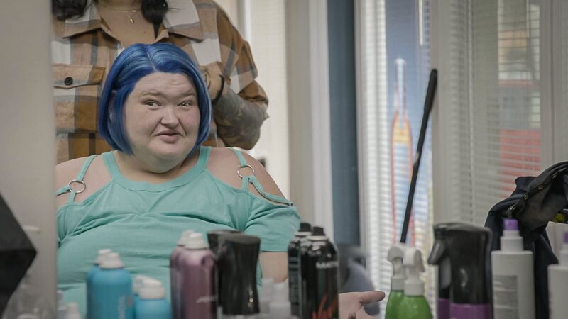 Amy, Michael, and Gage go to the salon so Amy can try a new hair color. – Bild: Cloud To Ground/​Crazy Leg Productions/​Albert Alcantara