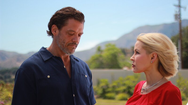 One of the suspects consults an associate. – Bild: Discovery Communications