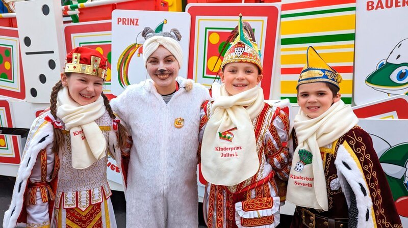 Checkerin Marina trifft die Chefin und Chefs vom Kinderkarneval in Köln. – Bild: BR/​megaherz gmbh/​Lena Stolz