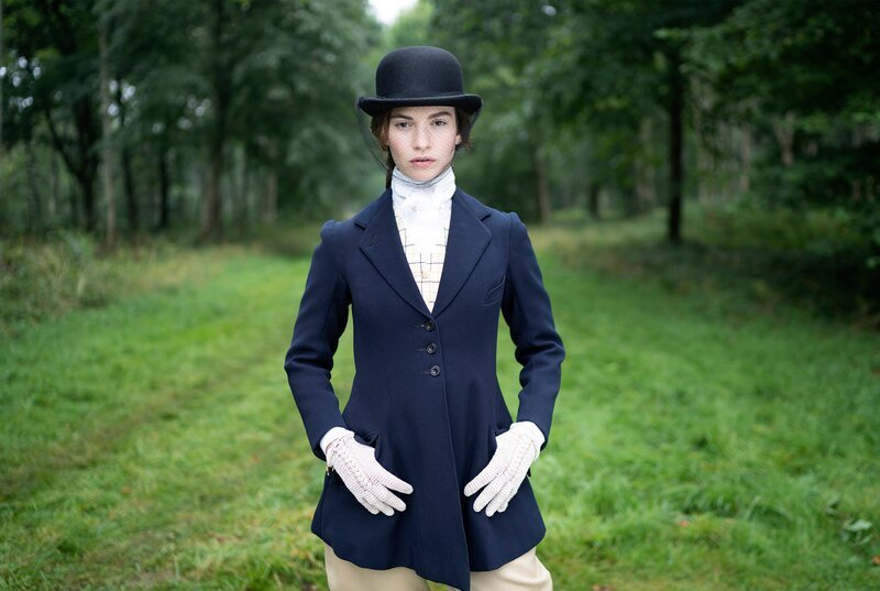 Linda Radlett (Lily James) – Bild: WDR/​Theodora Films Limited & Moonage Pictures Limited