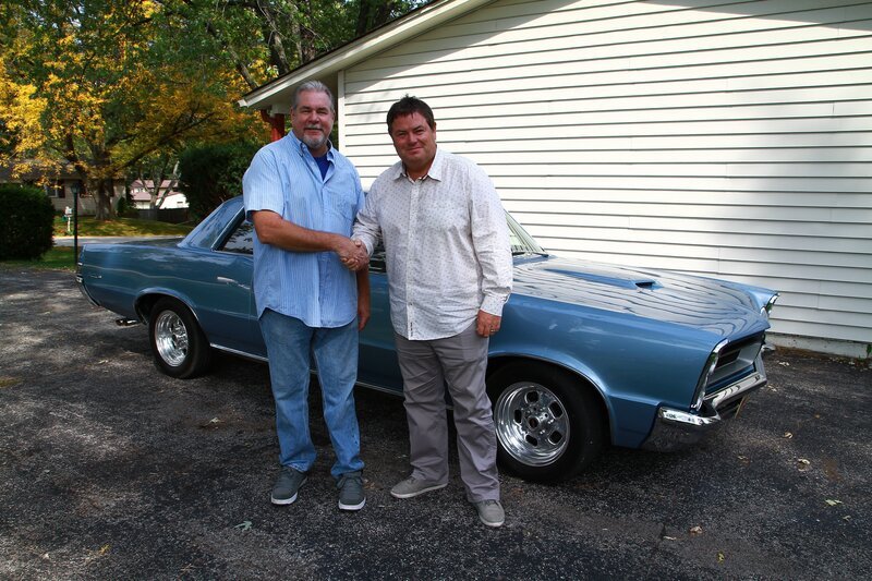 Mike Brewer purchasing the Pontiac GTO. – Bild: DMAX