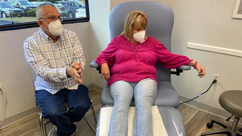 Laura Shanafelter in Exam Room with Companion – Bild: Discovery Communications, LLC