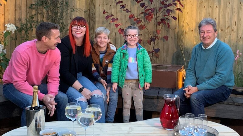 Alan Titchmarsh (r.) – Bild: All3Media