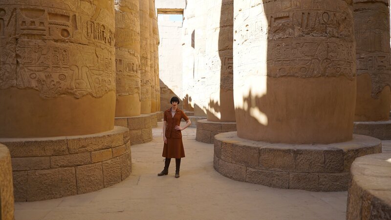 Die US-amerikanische Ägyptologin Colleen Darnell in Ägypten. – Bild: BBC/​Blink Films
