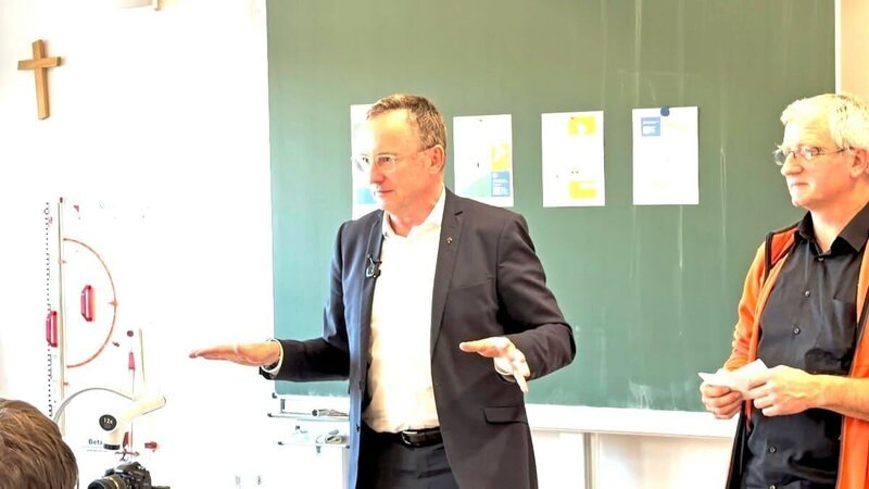 Landesbischof Christian Kopp (links) – Bild: Kirche in Bayern/​Bibel TV