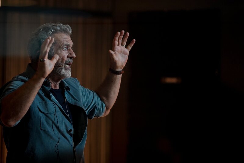 Elvis (Mel Gibson) muss sich schließlich seinem Peiniger stellen. – Bild: ZDF und Rubens Hazon Elvis (Mel Gibson) muss sich schließlich seinem Peiniger stellen. – Bild: ZDF und Rubens Hazon