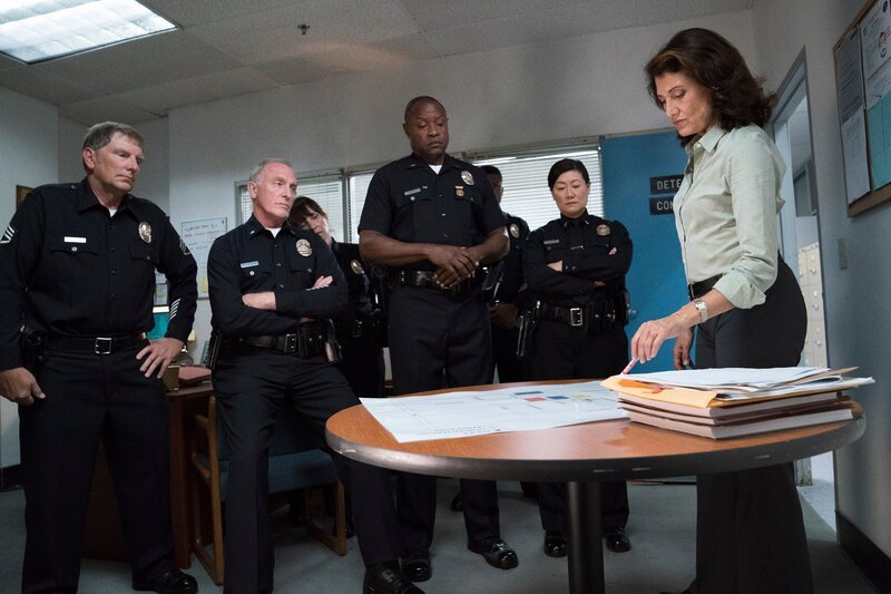 Lt. Grace Billets (Amy Aquino, r) – Bild: Amazon Studios