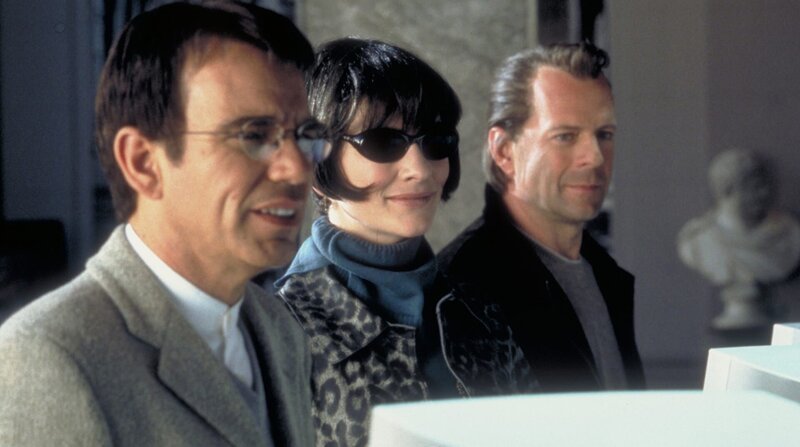 Perfekt verkleidet – Terry (Billy Bob Thornton, li.), Kate (Cate Blanchett, Mitte) und Joe (Bruce Willis, li.) – Bild: ZDF und Studiocanal GmbH