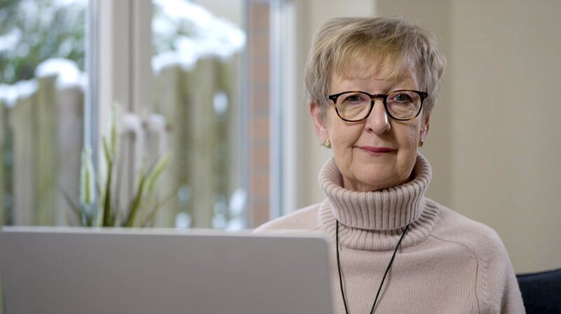 Ehemalige leitende Mitarbeiterin des Internationalen Stabs der NATO – Bild: WDR/​GTVdocs GmbH