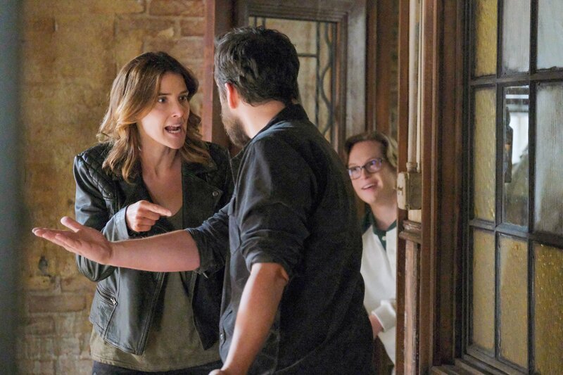 (v.li.): Cobie Smulders (Dex Parios), Jake Johnson (Grey McConnell), Cole Sibus (Ansel Parios). – Bild: ORF/​Disney/​ABC/​Tony Rivetti