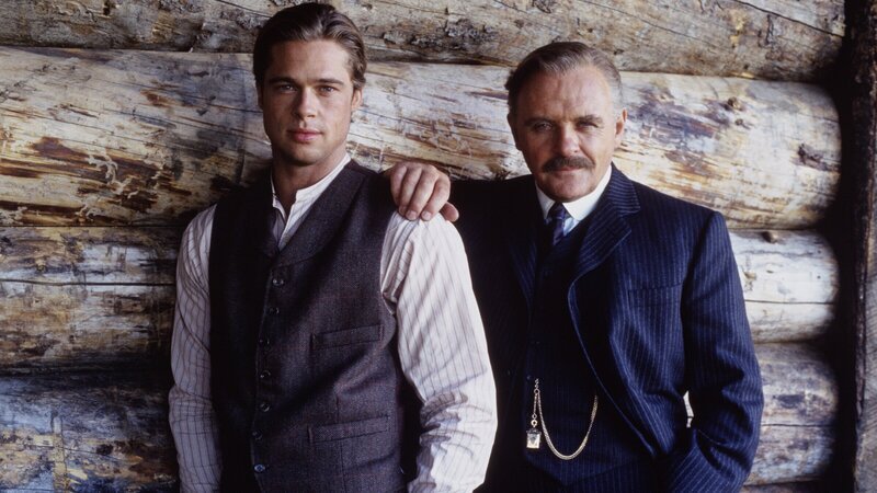 Tristan Ludlow (Brad Pitt) ist einer der drei Söhne von Colonel William Ludlow (Anthony Hopkins), die alle gemeinsam auf der Familienranch in Montana leben. – Bild: ZDF und TriStar Pictures, Inc.