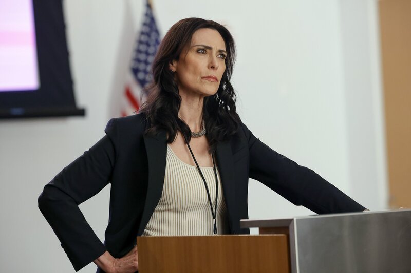 Michelle Forbes (Dr. Veronica Fuentes). – Bild: ORF/​Universal/​NBC/​Will Hart