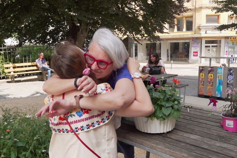 mitenand — Mit Zeit bezahlen, nicht mit Franken. Beim Verein SEL in La Chaux-de-Fonds werden Dienstleistungen verschiedenster Art ausgetauscht; bezahlt wird mit Zeiteinheiten. – Bild: SRF